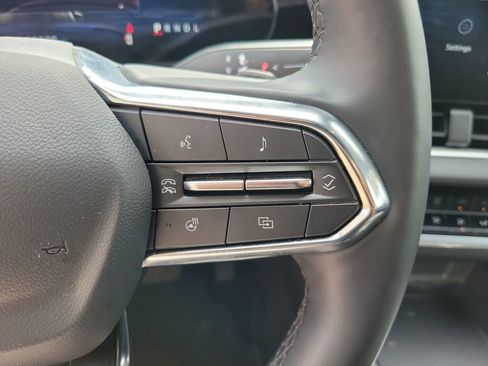 Used 2025 Chevrolet Equinox LT FWD image 19