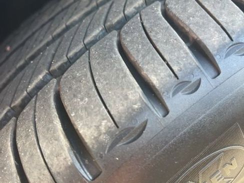 Used 2025 Volvo XC40 B5 Core w/ Climate Package image 33