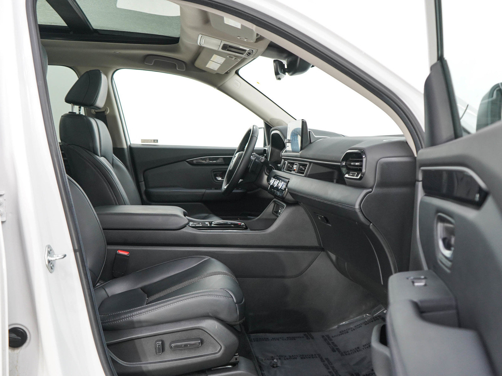 Used 2024 Honda Pilot Touring image 11