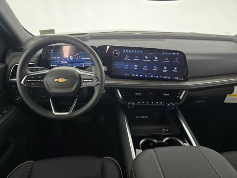 New 2025 Chevrolet Suburban Premier image 18