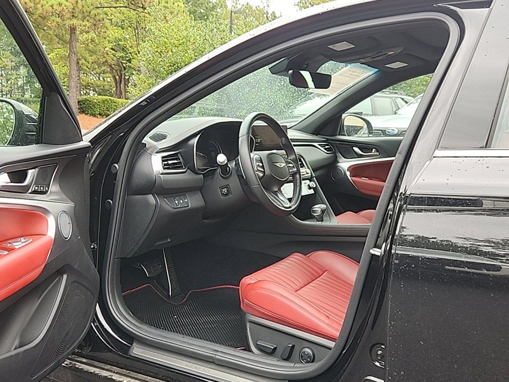 Used 2025 Genesis G70 2.5T image 5