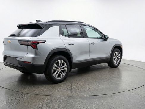 Used 2025 Chevrolet Equinox LT FWD image 9