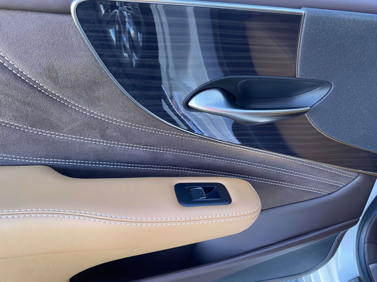 Used 2018 Lexus LS 500 w/ Accessory Package (Z2) RWD image 22