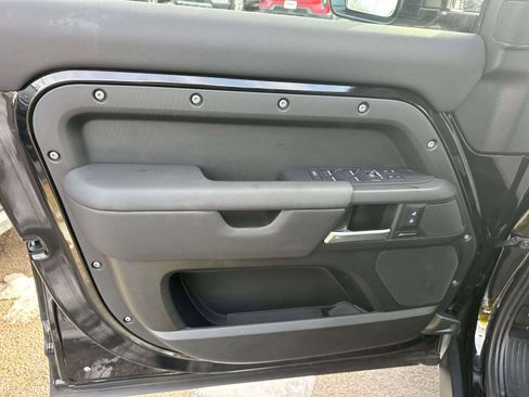 Used 2025 Land Rover Defender 110 S image 15