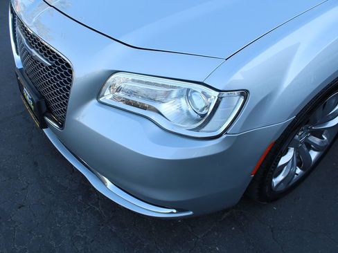 Used 2020 Chrysler 300 Limited image 10