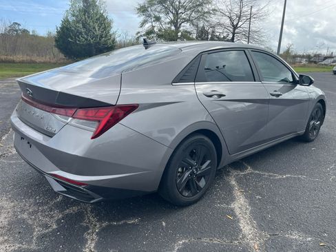 Used 2021 Hyundai Elantra Limited image 5