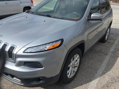 Used 2015 Jeep Cherokee Latitude w/ Cold Weather Group image 1