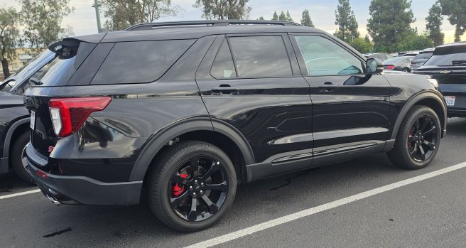 Used 2023 Ford Explorer ST w/ Equipment Group 401A AWD/4WD image 2