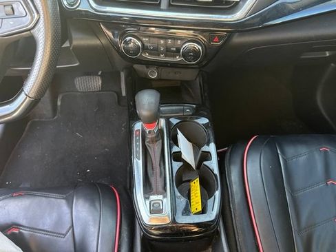 Used 2024 Chevrolet Trax RS w/ Sunroof Package FWD image 18