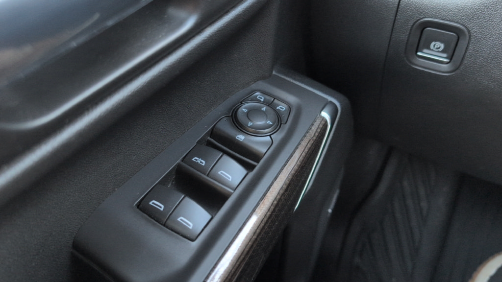 Used 2021 Chevrolet Silverado 1500 LT Trail Boss w/ Convenience Package II AWD/4WD image 13