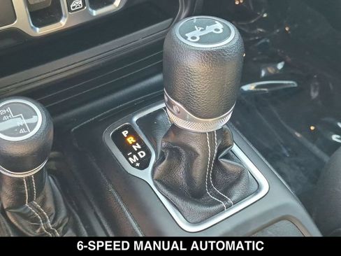 Used 2018 Jeep Wrangler Unlimited Sahara AWD/4WD image 8