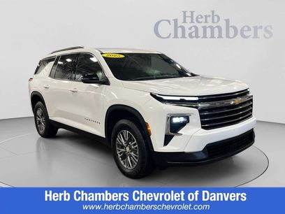 Used 2025 Chevrolet Traverse LT