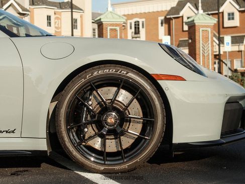 Used 2025 Porsche 911 Carrera 4 GTS AWD/4WD image 9