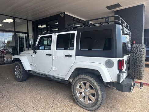 Used 2012 Jeep Wrangler Unlimited Sahara w/ Connectivity Group AWD/4WD image 3