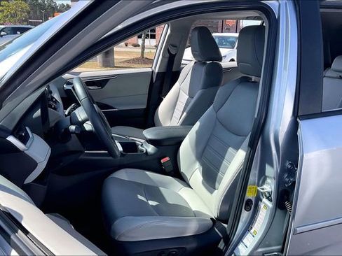 Used 2022 Toyota RAV4 XLE Premium image 25