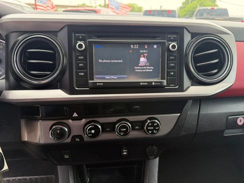 Used 2016 Toyota Tacoma SR5 w/ Towing Package image 18