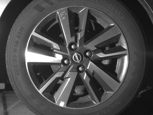 Used 2025 Nissan Versa SV FWD image 13