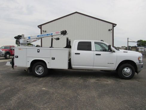 Used 2022 RAM 3500 Tradesman w/ Chrome Appearance Group AWD/4WD image 2