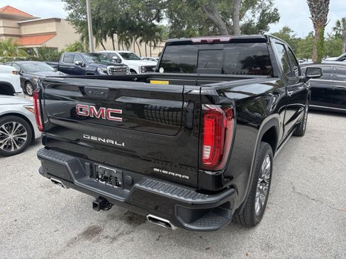 Used 2023 GMC Sierra 1500 Denali w/ Denali Reserve Package AWD/4WD image 7