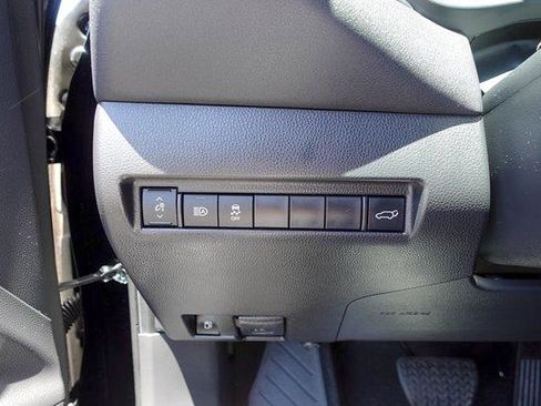 Certified 2022 Toyota Venza LE AWD/4WD image 12