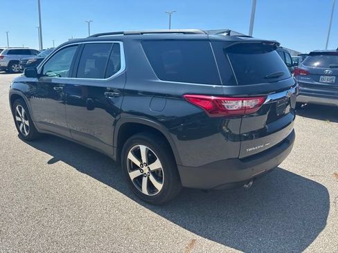 Used 2019 Chevrolet Traverse LT w/ LT Premium Package AWD/4WD image 4