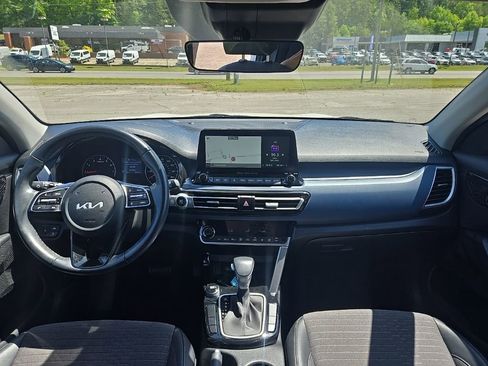 Used 2022 Kia Seltos S image 3