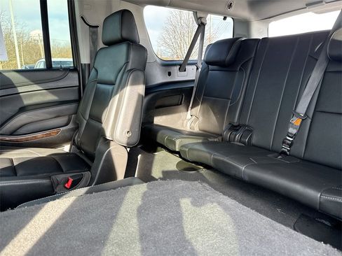 Used 2019 Chevrolet Suburban LT image 23