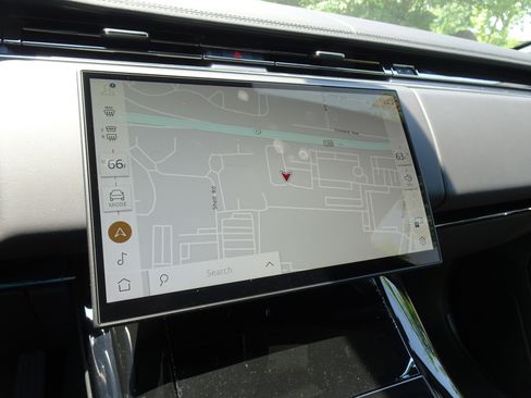 New 2025 Land Rover Range Rover Sport SE image 3