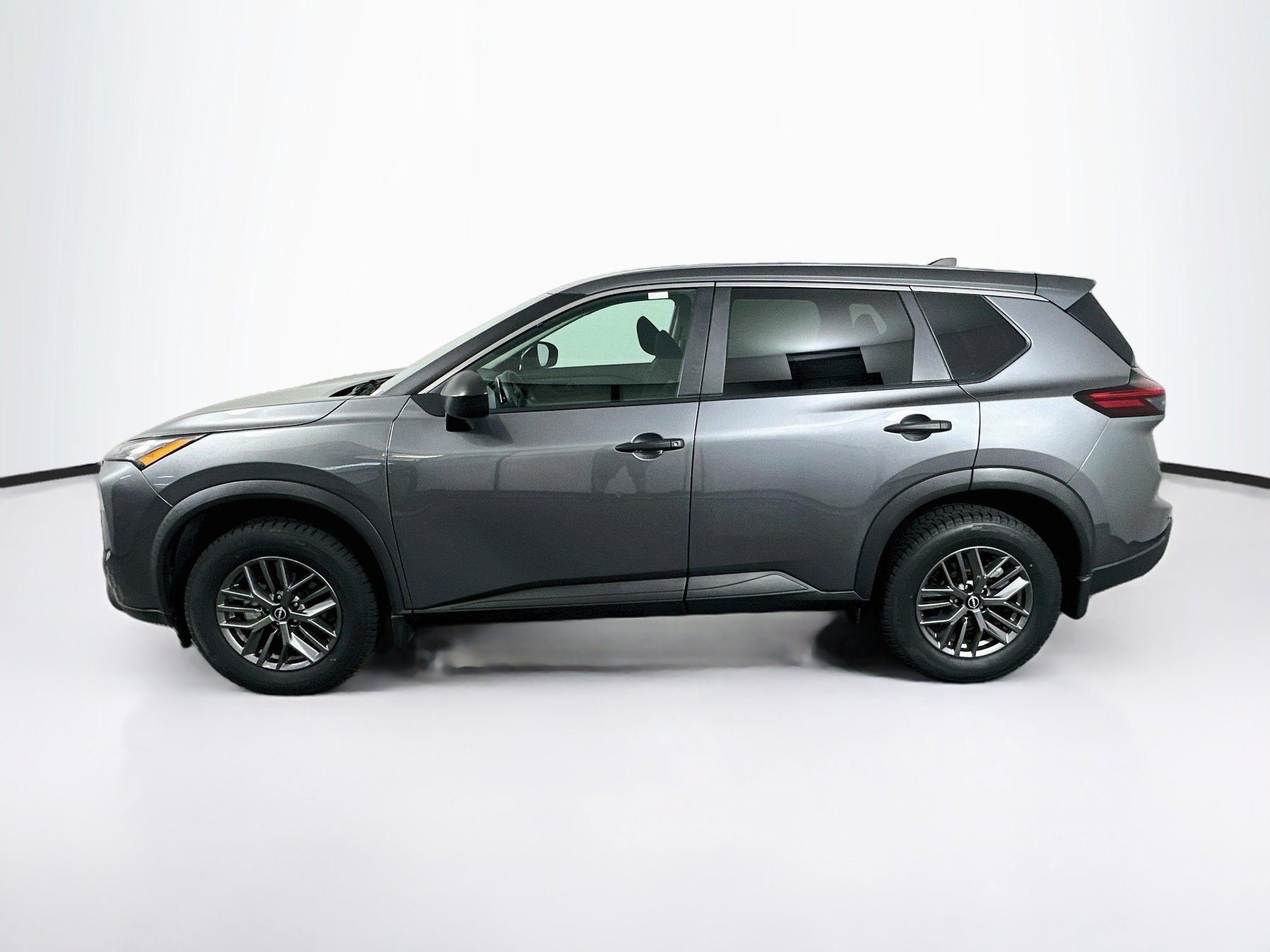 Used 2024 Nissan Rogue S FWD image 4