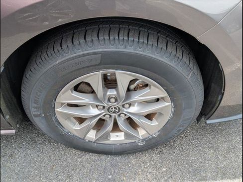 Used 2021 Toyota Sienna XLE FWD image 9