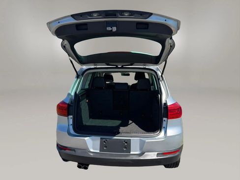 Used 2013 Volkswagen Tiguan SE image 9