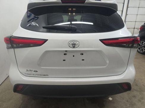 Used 2023 Toyota Highlander L FWD image 10