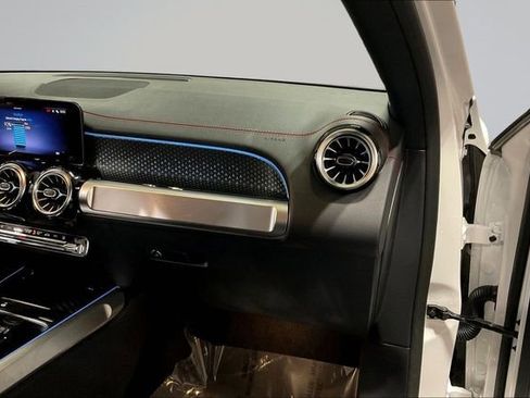 Used 2025 Mercedes-Benz EQB 300 4MATIC image 19