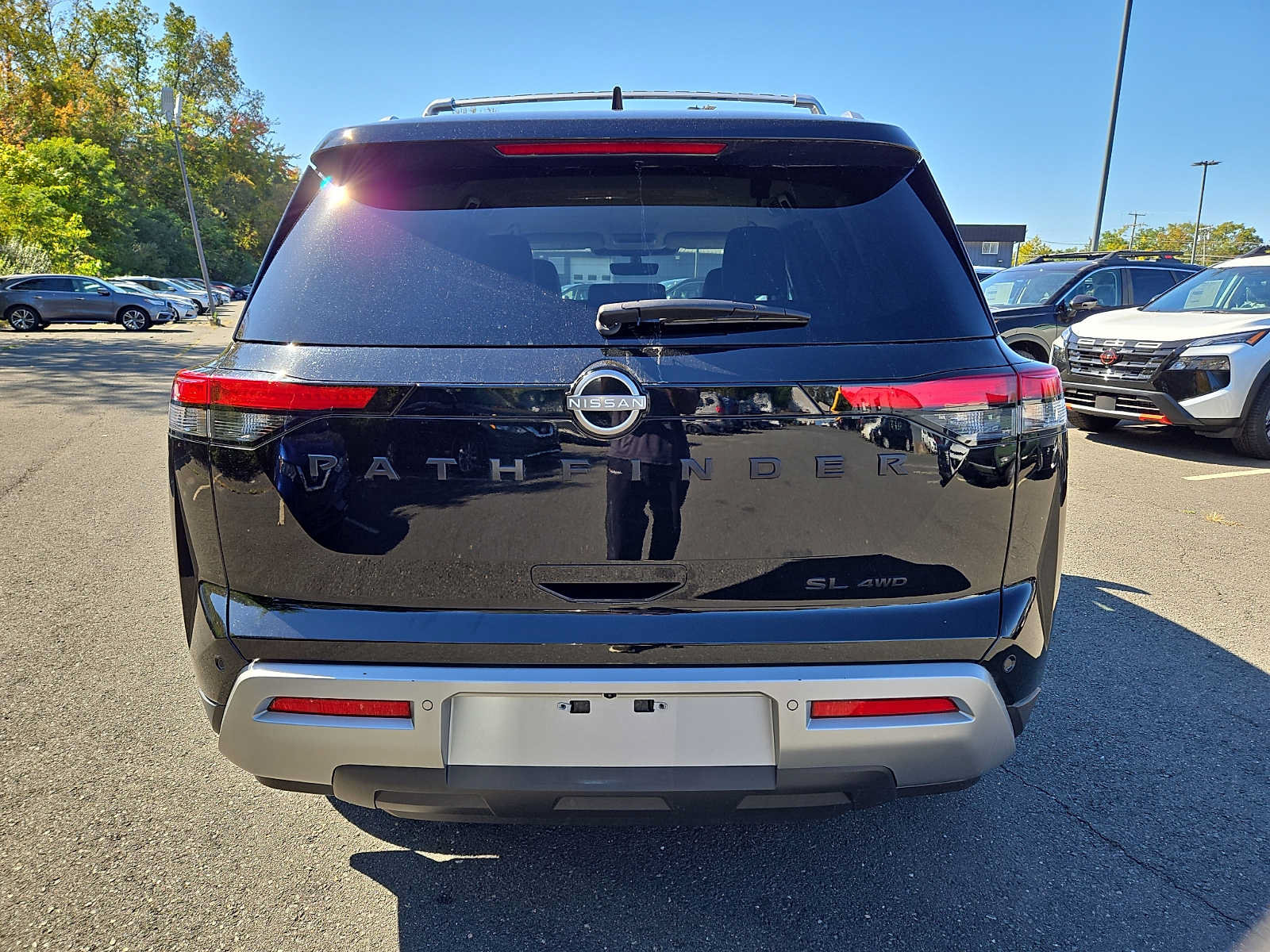 Used 2023 Nissan Pathfinder SL w/ Black Appearance Package AWD/4WD image 5