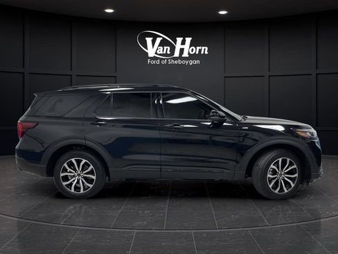 Used 2025 Ford Explorer ST-Line image 2
