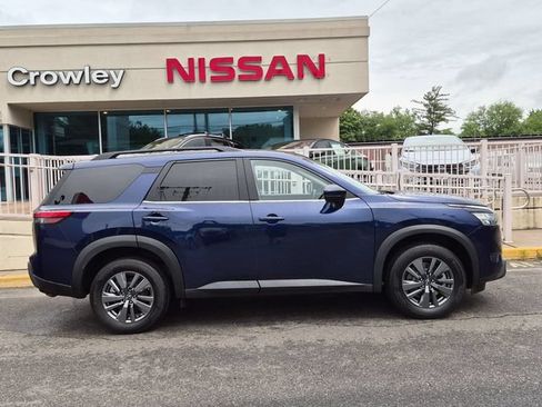 Certified 2025 Nissan Pathfinder SV AWD/4WD image 1