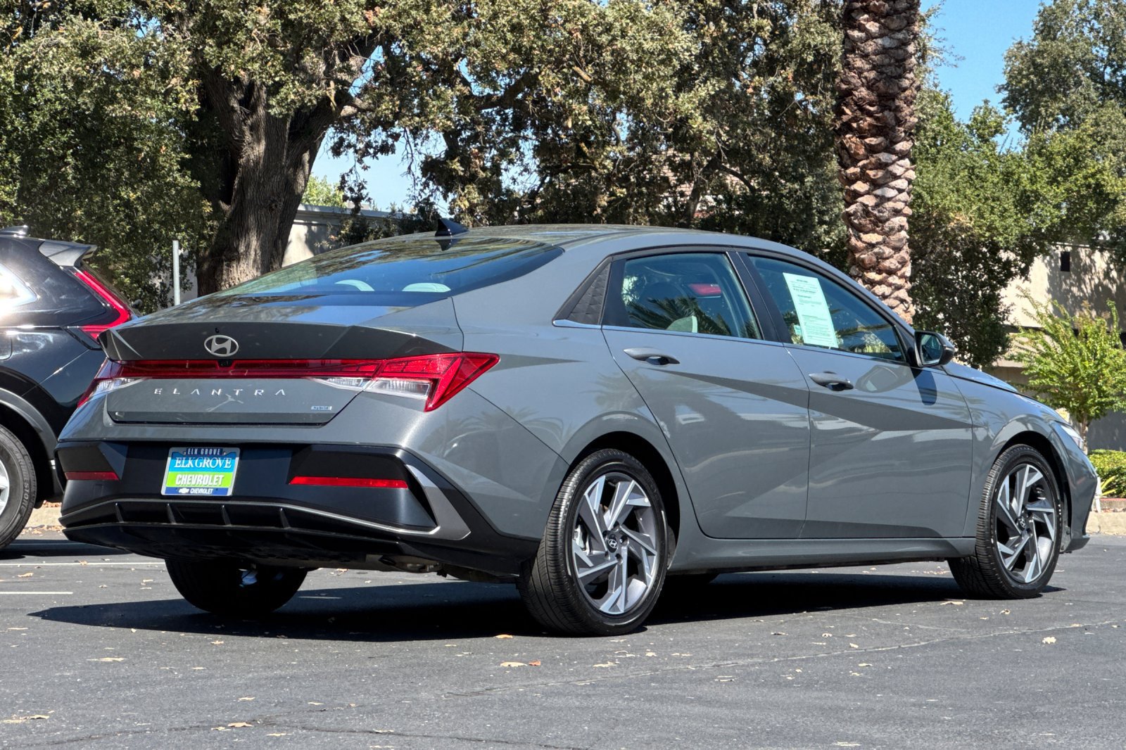 Used 2025 Hyundai Elantra Limited FWD image 3