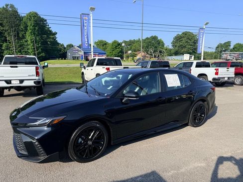 Used 2026 Toyota Camry SE FWD image 2