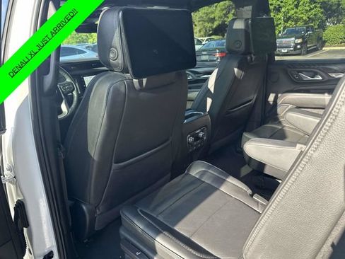 Used 2023 GMC Yukon XL Denali w/ Advanced Technology Package AWD/4WD image 15