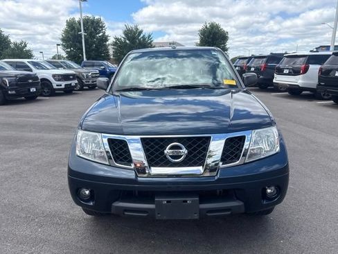 Used 2016 Nissan Frontier SV w/ SV Value Truck Package AWD/4WD image 2