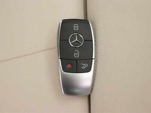 New 2026 Mercedes-Benz GLB 250 image 14