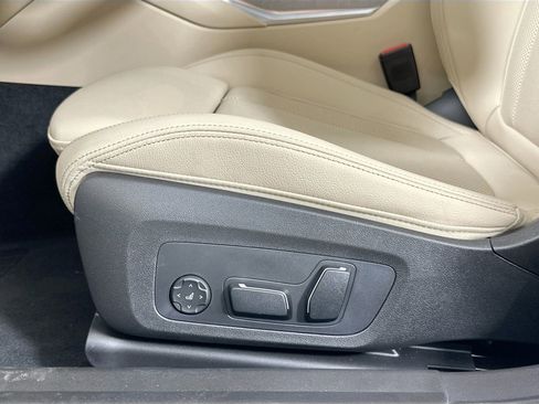 Certified 2025 BMW 330i xDrive Sedan w/ Convenience Package image 20