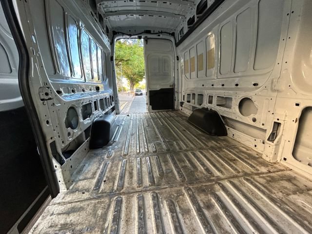 Used 2022 Ford E-Transit 148 High Roof Extended RWD image 32