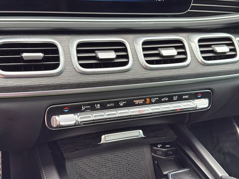 Used 2023 Mercedes-Benz GLS 450 4MATIC image 21