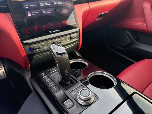 Used 2022 Maserati Quattroporte Modena Q4 image 13