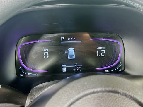 Used 2025 Kia Soul LX w/ LX Technology Package FWD image 19