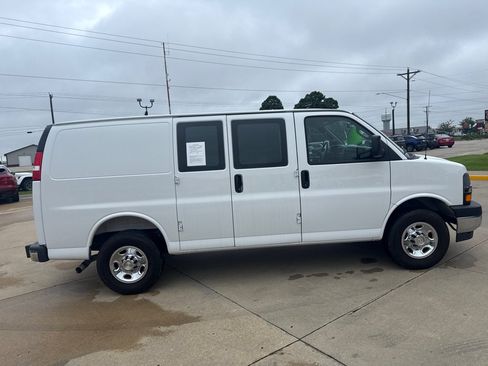Used 2025 Chevrolet Express 2500 w/ Driver Convenience Package RWD image 6