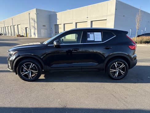 Used 2025 Volvo XC40 B5 Core image 6
