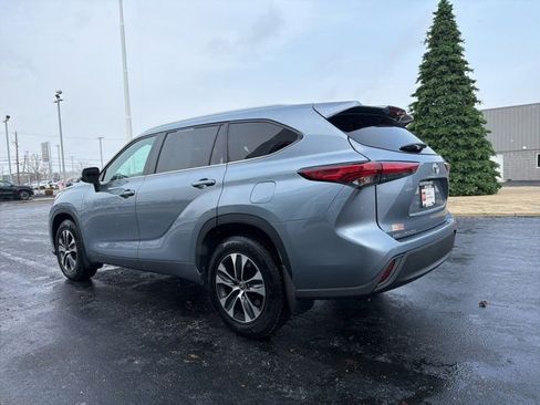 Certified 2022 Toyota Highlander XLE image 5