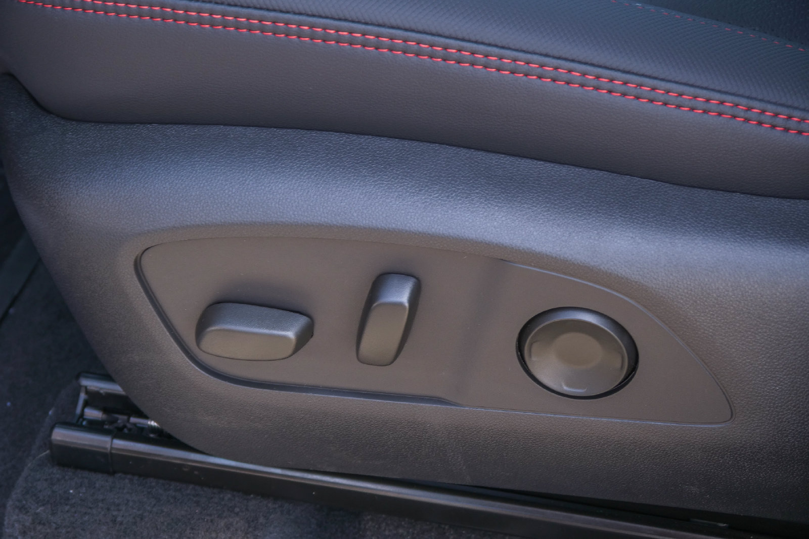 New 2026 Chevrolet Traverse RS w/ LPO, Floor Liner Package FWD image 20